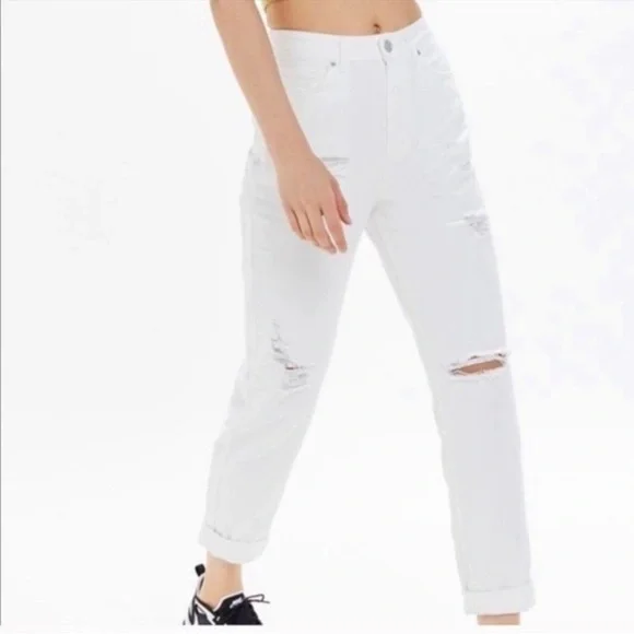 Bdg Urban Outfitters White Destroyed Mom Jeans Size 27 - Picture 1 of 11